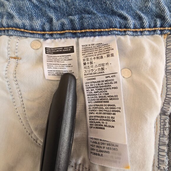 Levi Notch Skirt Light Wash Sz 29 Pre-Owned - Picture 4 of 8